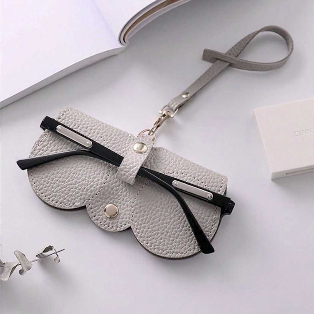 Grey Leather Sunglasses Holder NEW 🏷️